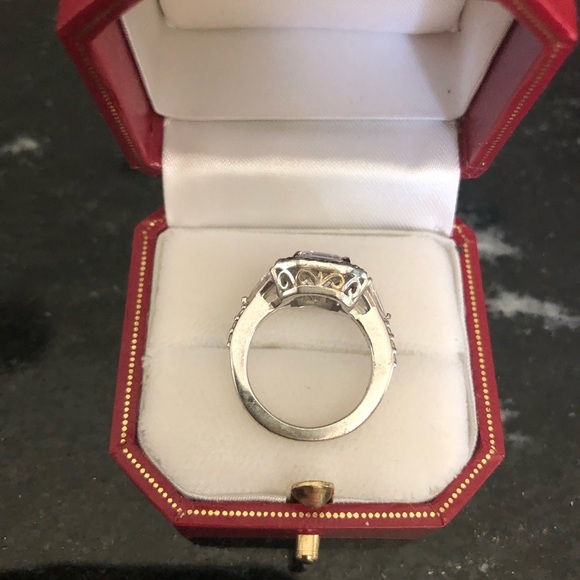 Gorgeous Ring! Real or fabulous Simulation? - Picture 3 of 10